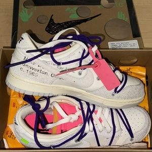 I am selling these lottery off white dunks for 900$ Originally 1,200
